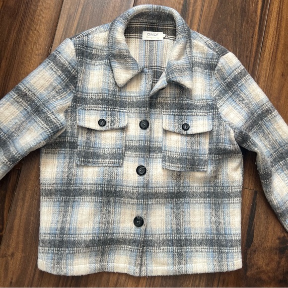 ONLY Plaid Cropped Jacket – Size S – Cozy Shacket Style - Picture 4 of 11